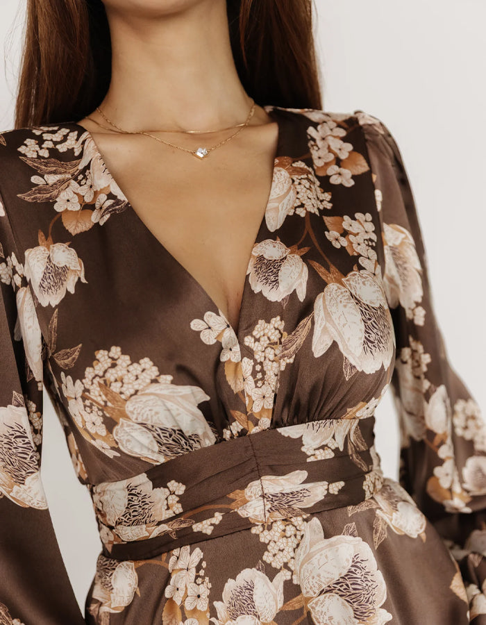 Maxivestido estampado de satén moca
