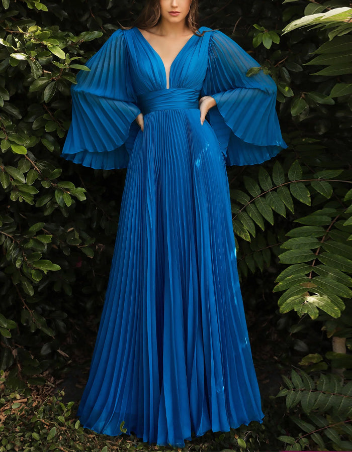Vestido largo de cuello de pico, color liso, con pliegues y mangas acampanadas