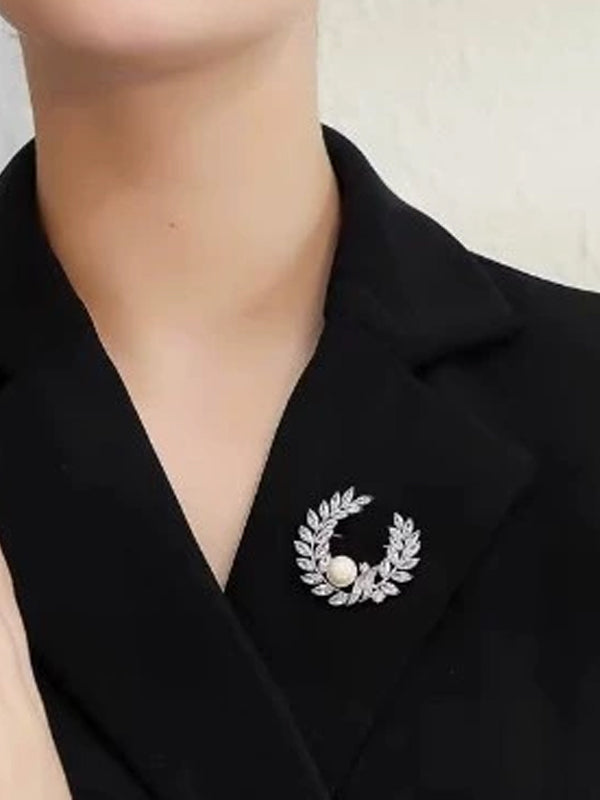 Broche de rama de olivo con perlas