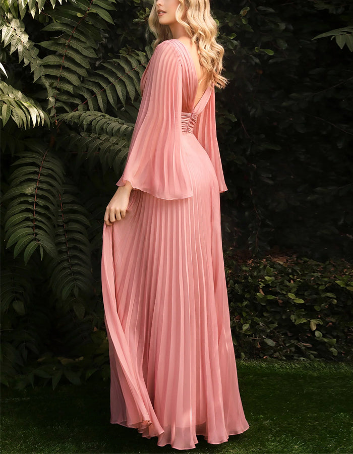 Vestido largo de cuello de pico, color liso, con pliegues y mangas acampanadas