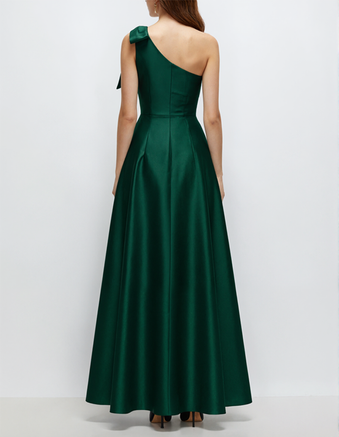 Vestido maxi asimétrico de raso con un solo hombro