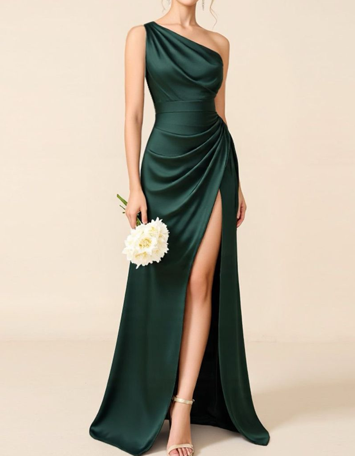 Vestido largo de satén con abertura y un solo hombro