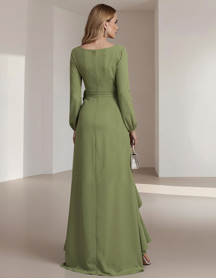 Robe longue en mousseline vert à col carré et manches longues
