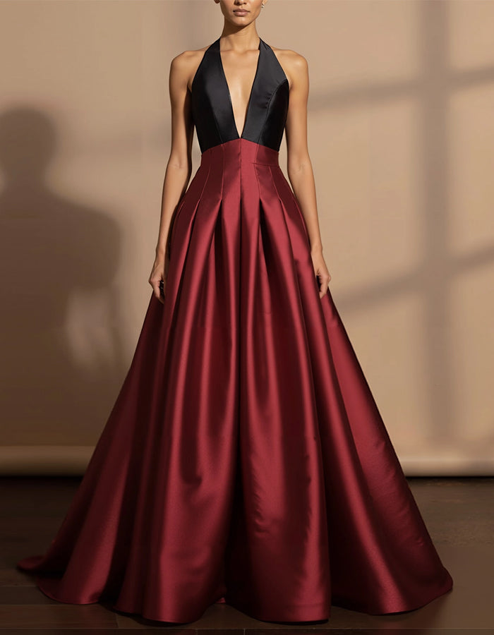 Vestido largo de satén con cuello halter y bloques de color