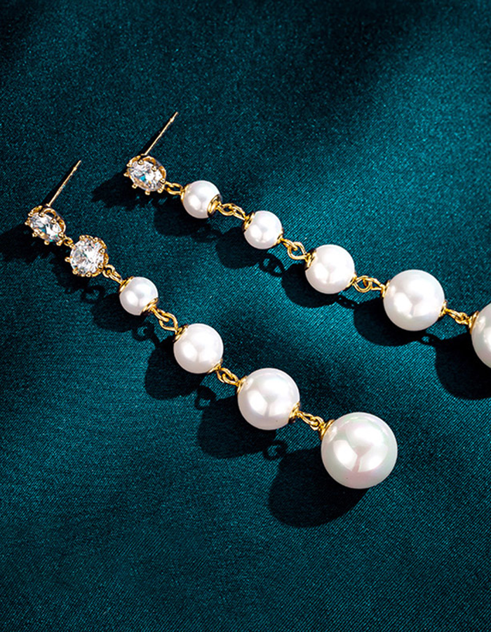 Pendientes de perlas con circonitas incrustadas