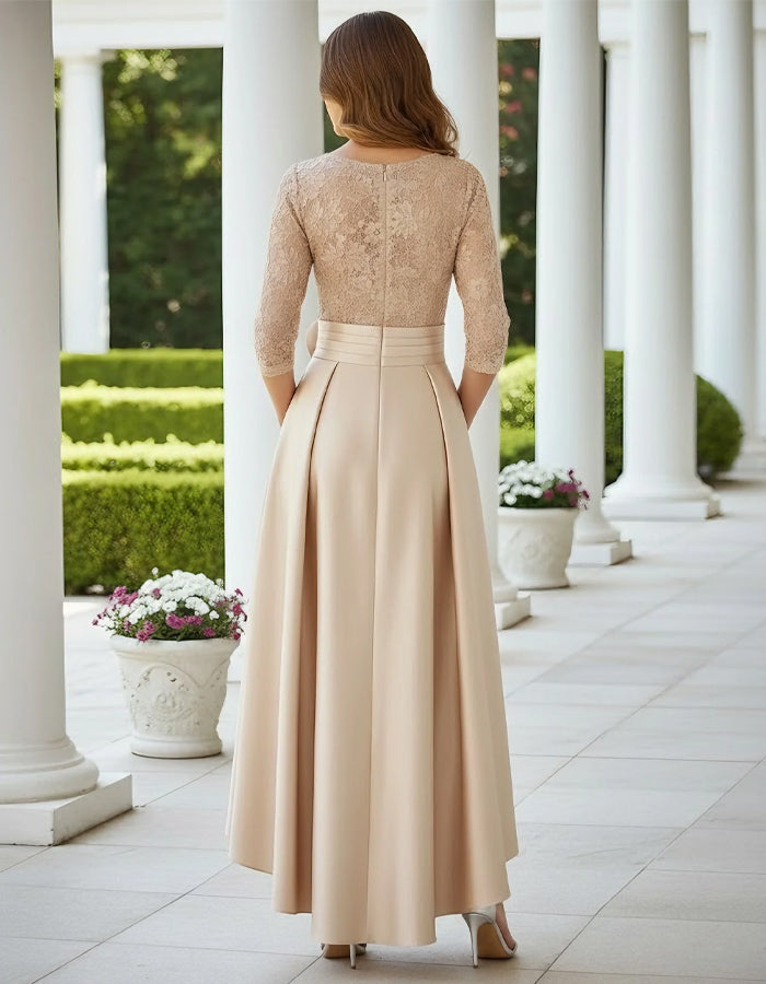 Robe longue en satin de couleur unie avec dentelle et embellissements floraux 3D