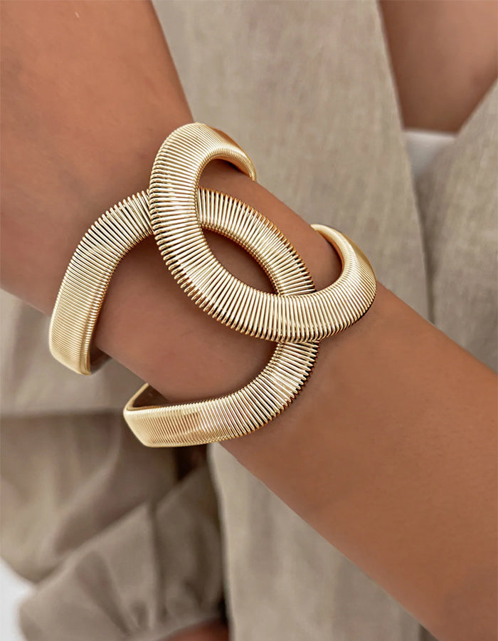 Pulsera de raya cruzada con broche de resorte, diseño consciente