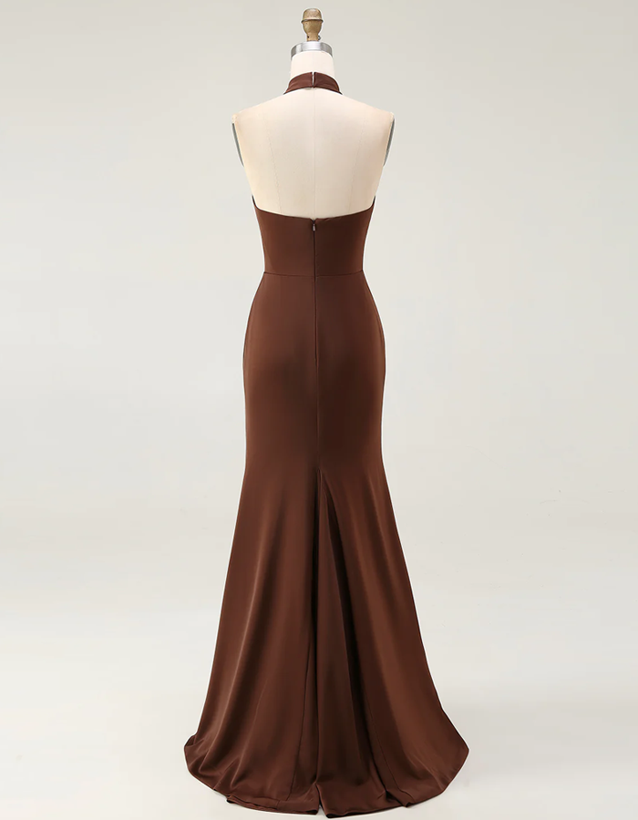 Vestido maxi de sirena clásico de satén con cuello halter