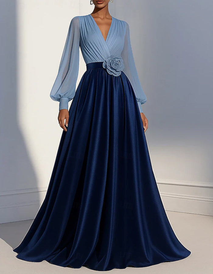 Maxivestido de gasa azul con retazos de satén