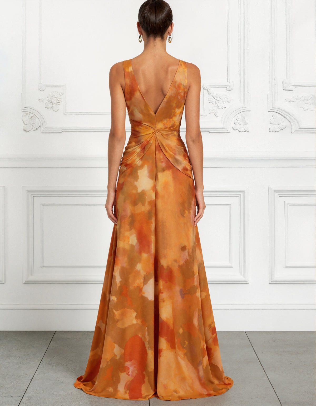 Robe longue à nœud et col en V imprimé tie-dye orange chaud