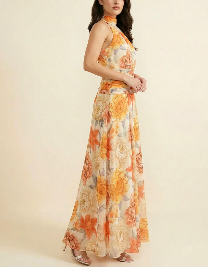 Maxivestido de gasa plisado con cuello halter