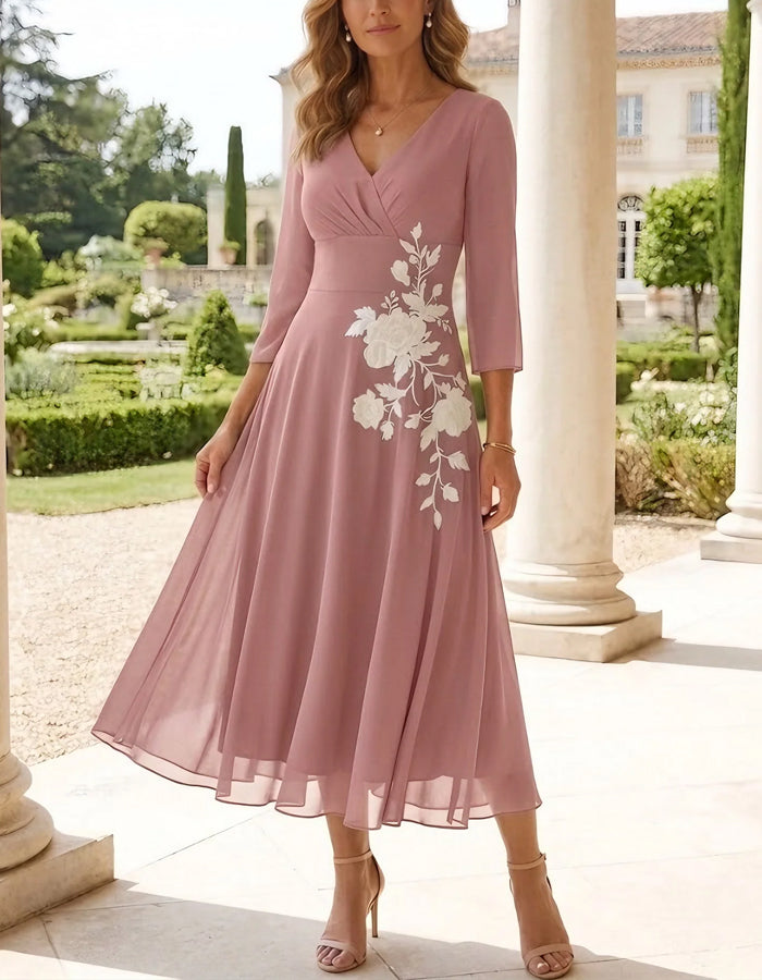 Vestido Midi de Gasa con Cuello en V, Manga Tres Cuartos y Aplicaciones de Encaje Azul Marino