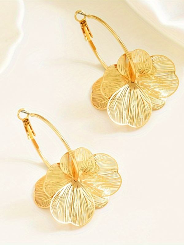 Openwork Metal Flower Tassel Earrings