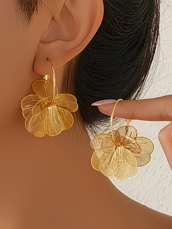 Pendientes de borla con flor de metal calado