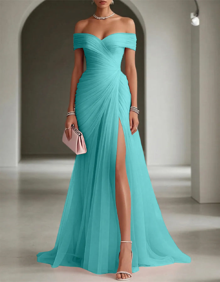 Vestido maxi liso con hombros descubiertos, fruncido de malla y abertura