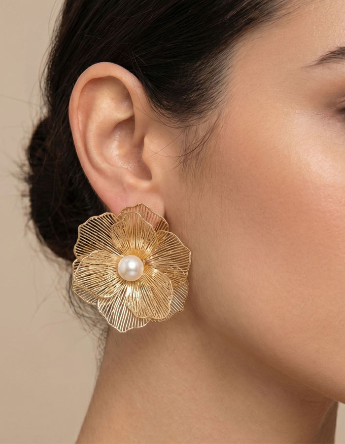 Gold Openwork Flower Earrings