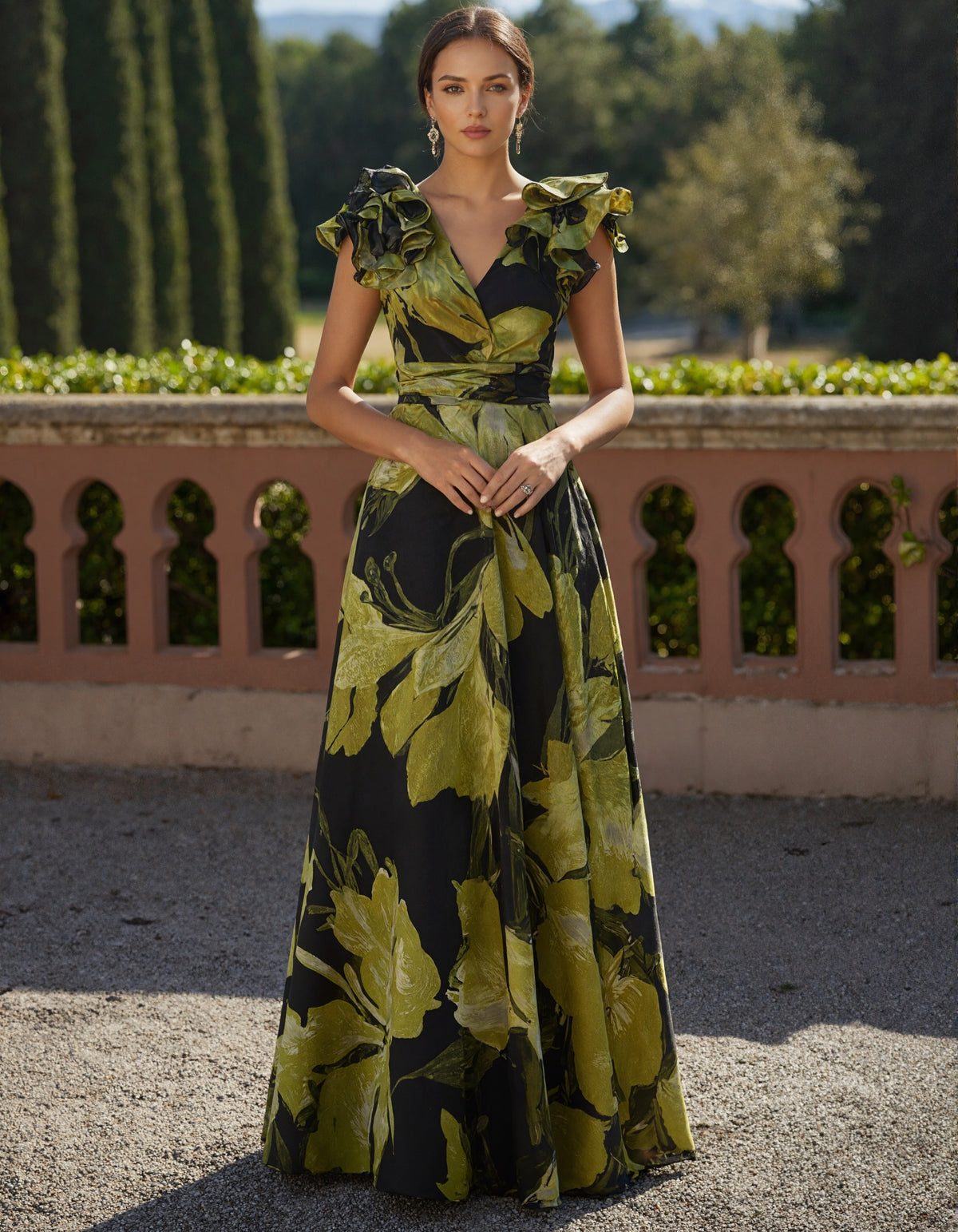 Vestido maxi de corte A con cuello de pico y estampado floral