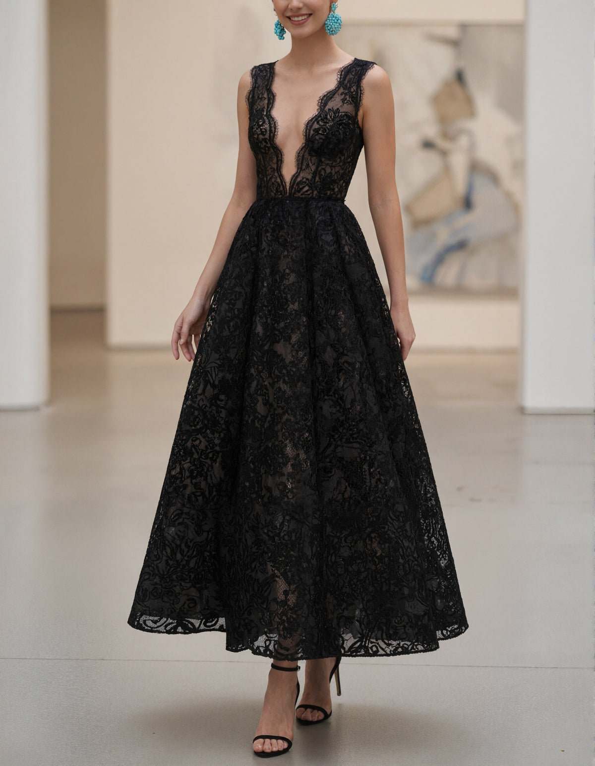 Black Deep V Sleeveless Lace Maxi Dress