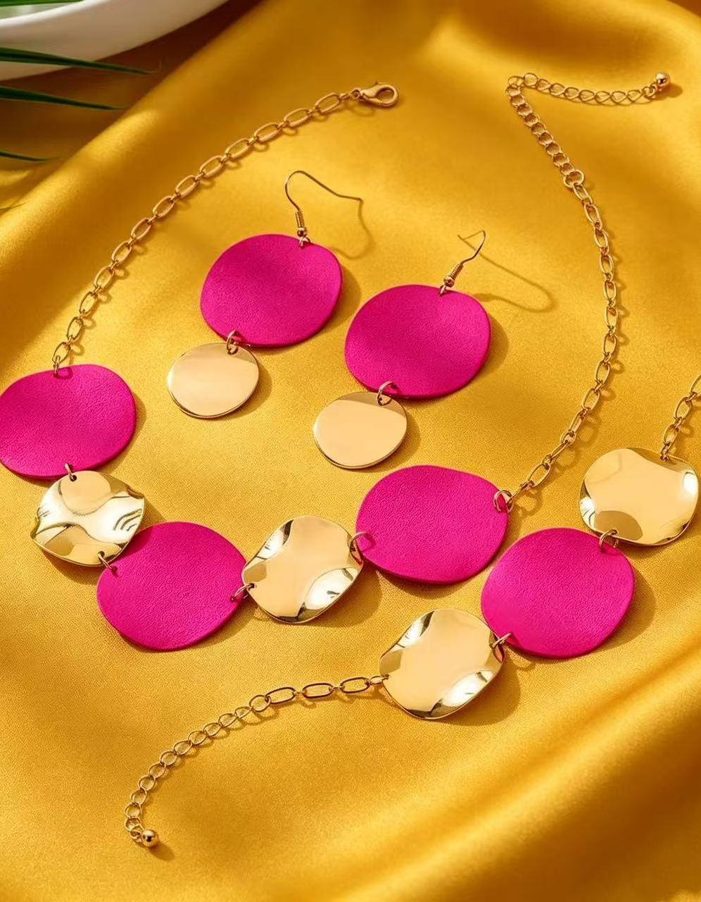 Gold Hammered Large Disc Metal Jewelry Set Statement Necklace Drop Earrings