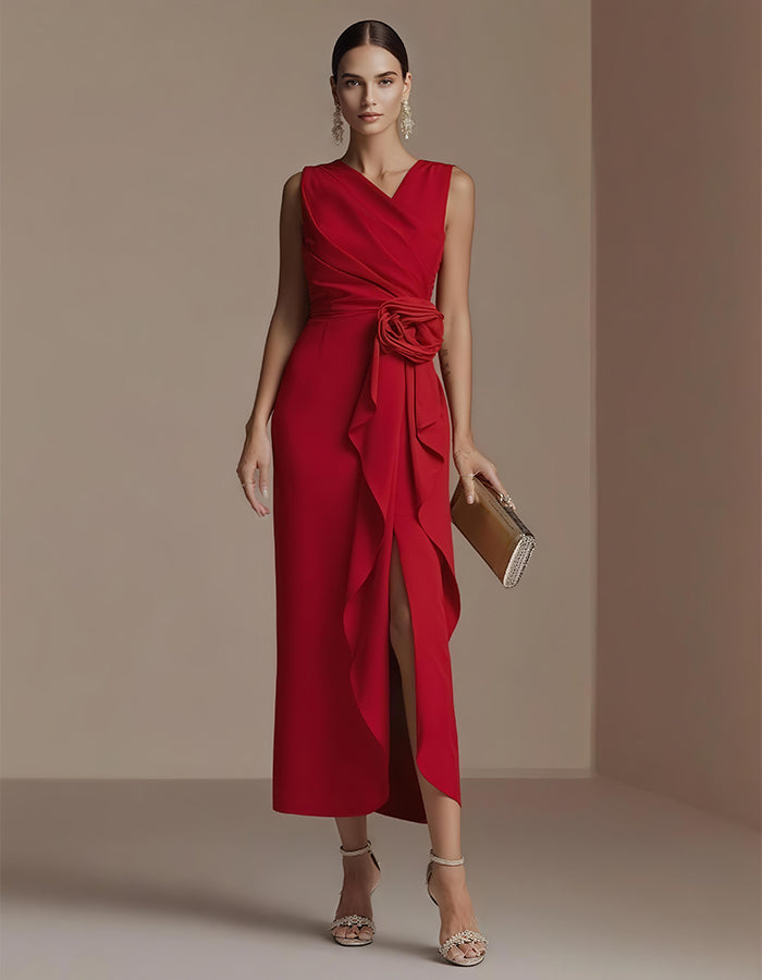 Elegante vestido midi de satén con cuerpo drapeado y cintura floral