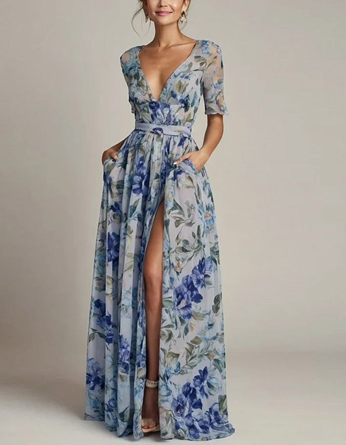 Elegante vestido de gasa floral azul con escote pronunciado en V y abertura lateral