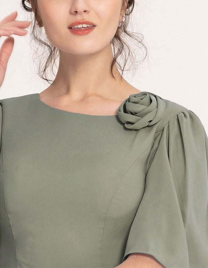 Vestido largo de chifón con mangas de flor 3D verde