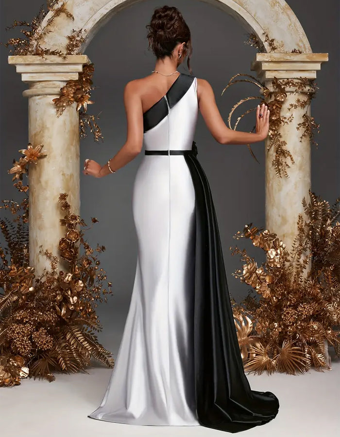 Robe longue en satin noir et blanc à épaules dénudées