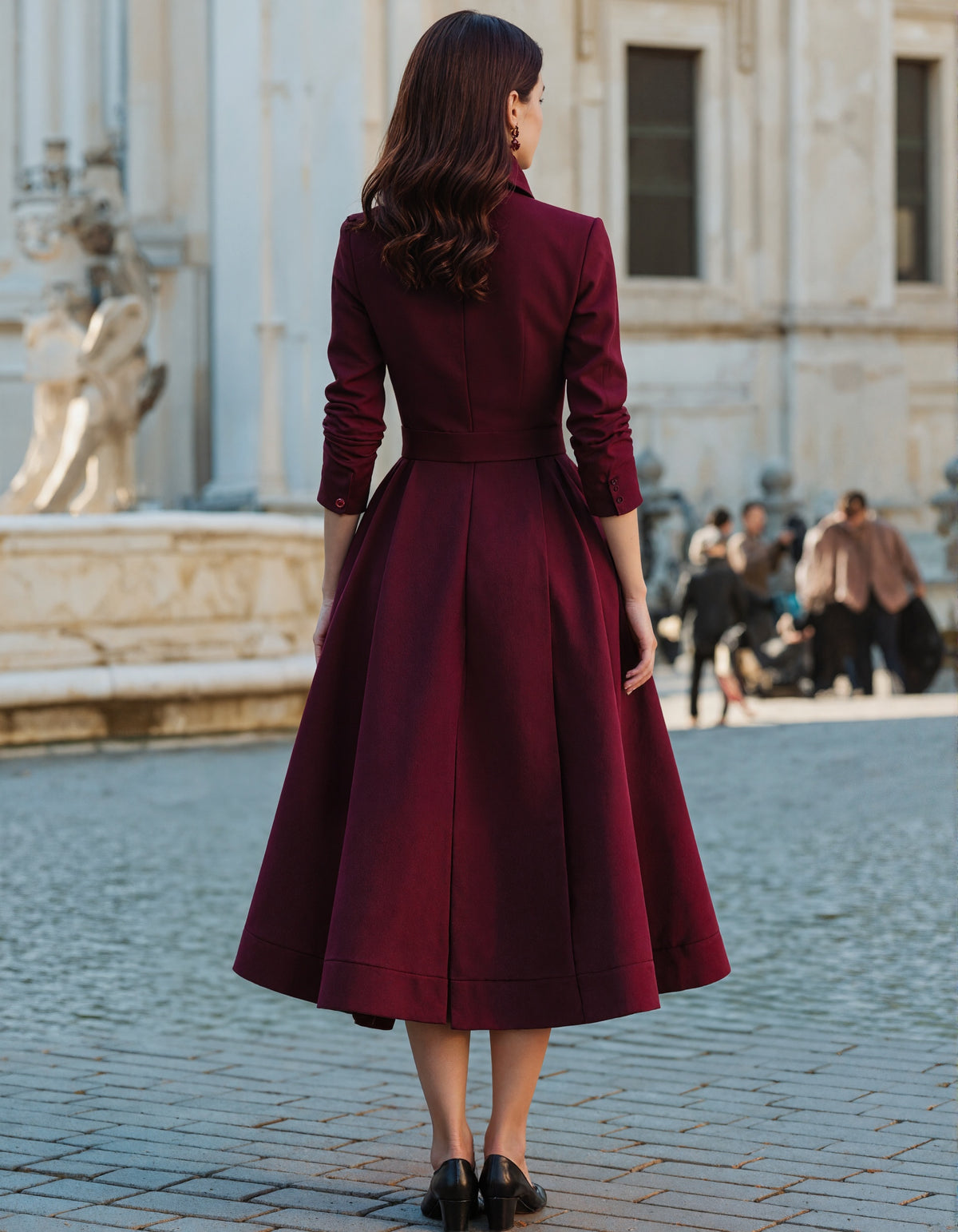 Vestido midi rojo de cuello alto con manga larga (con cinturón)