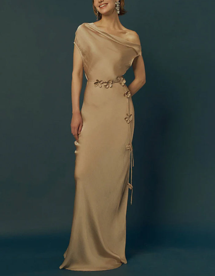 Vestido maxi de satén con escote asimétrico color champán