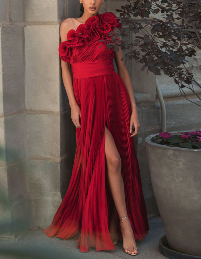 Vestido largo de vuelo con cuello con volantes rojos y plisados