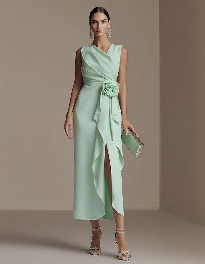 Elegante vestido midi de satén con cuerpo drapeado y cintura floral