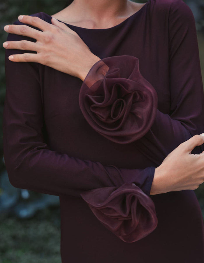 Vestido maxi con medias, mangas largas y puños de rosa marrón