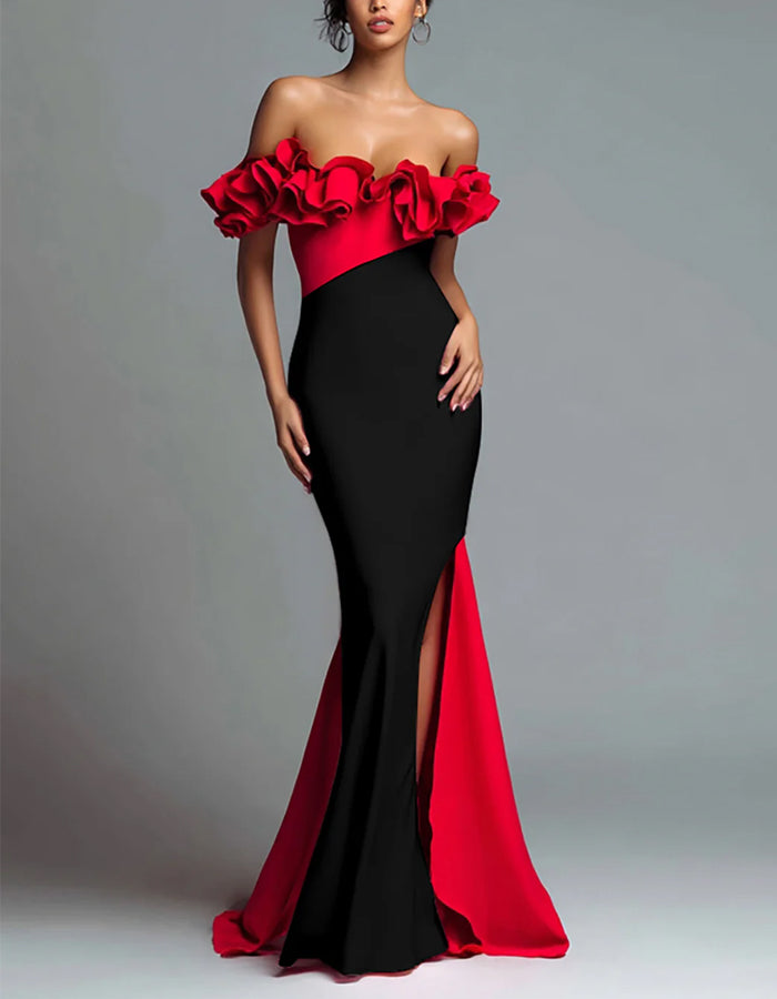 Vestido largo maxi con volantes, escote Bardot y abertura, en negro y rojo