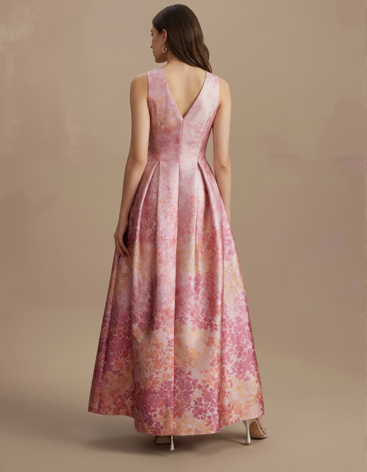 Romantic Pink Jacquard Gown with Gradient Floral Motif and Deep V-Neck